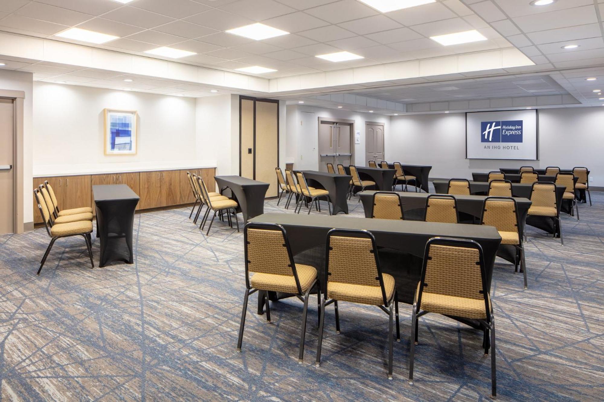 Holiday Inn Express Turlock By Ihg Экстерьер фото