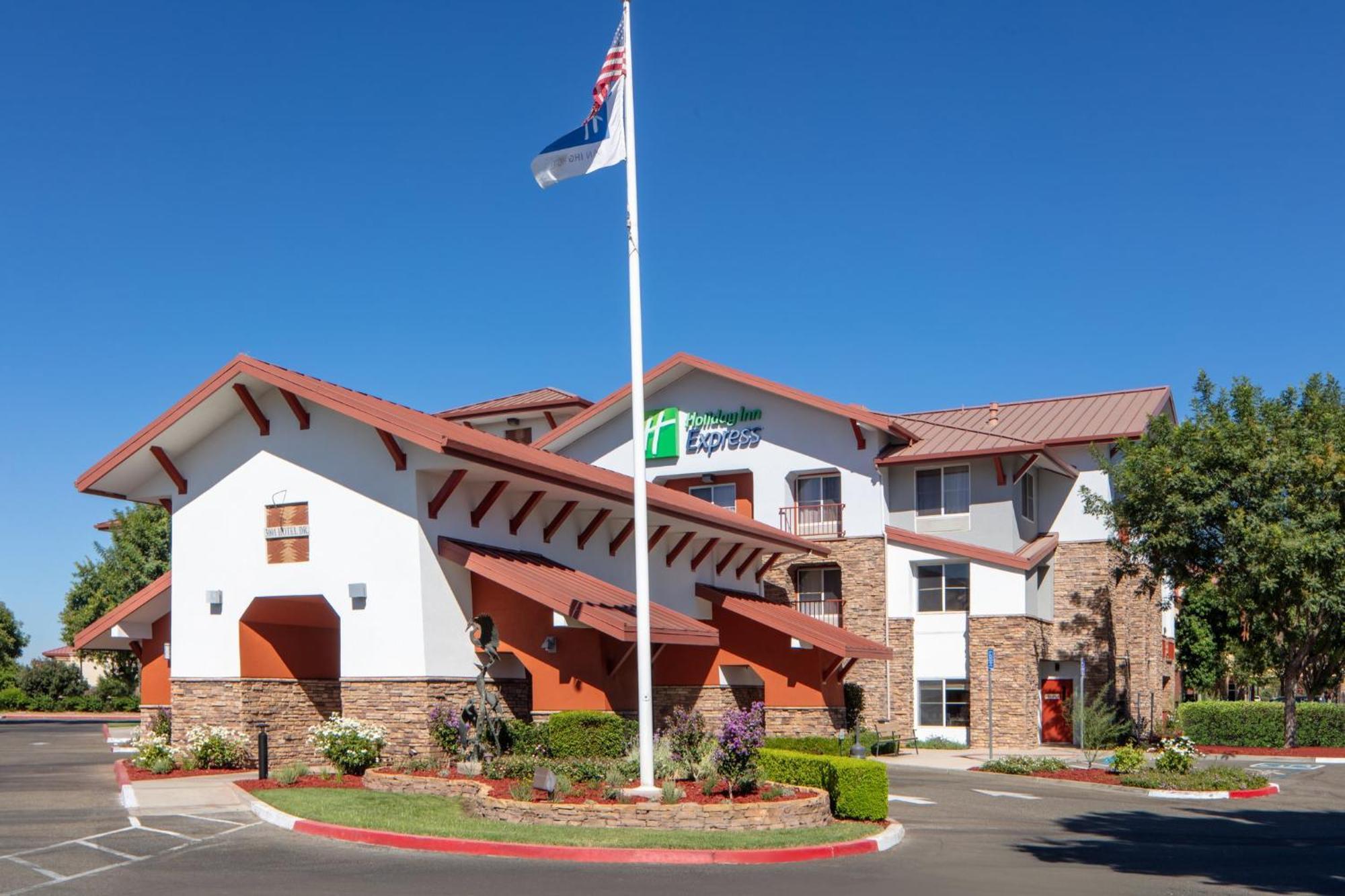 Holiday Inn Express Turlock By Ihg Экстерьер фото