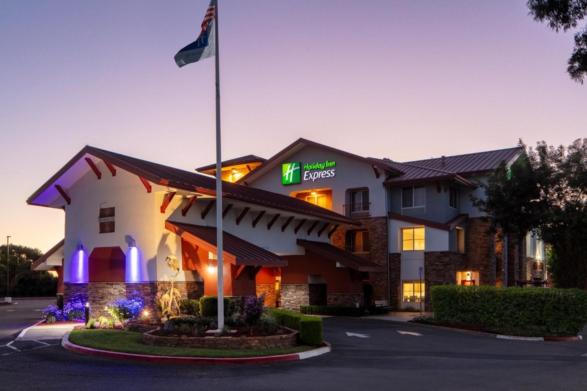 Holiday Inn Express Turlock By Ihg Экстерьер фото
