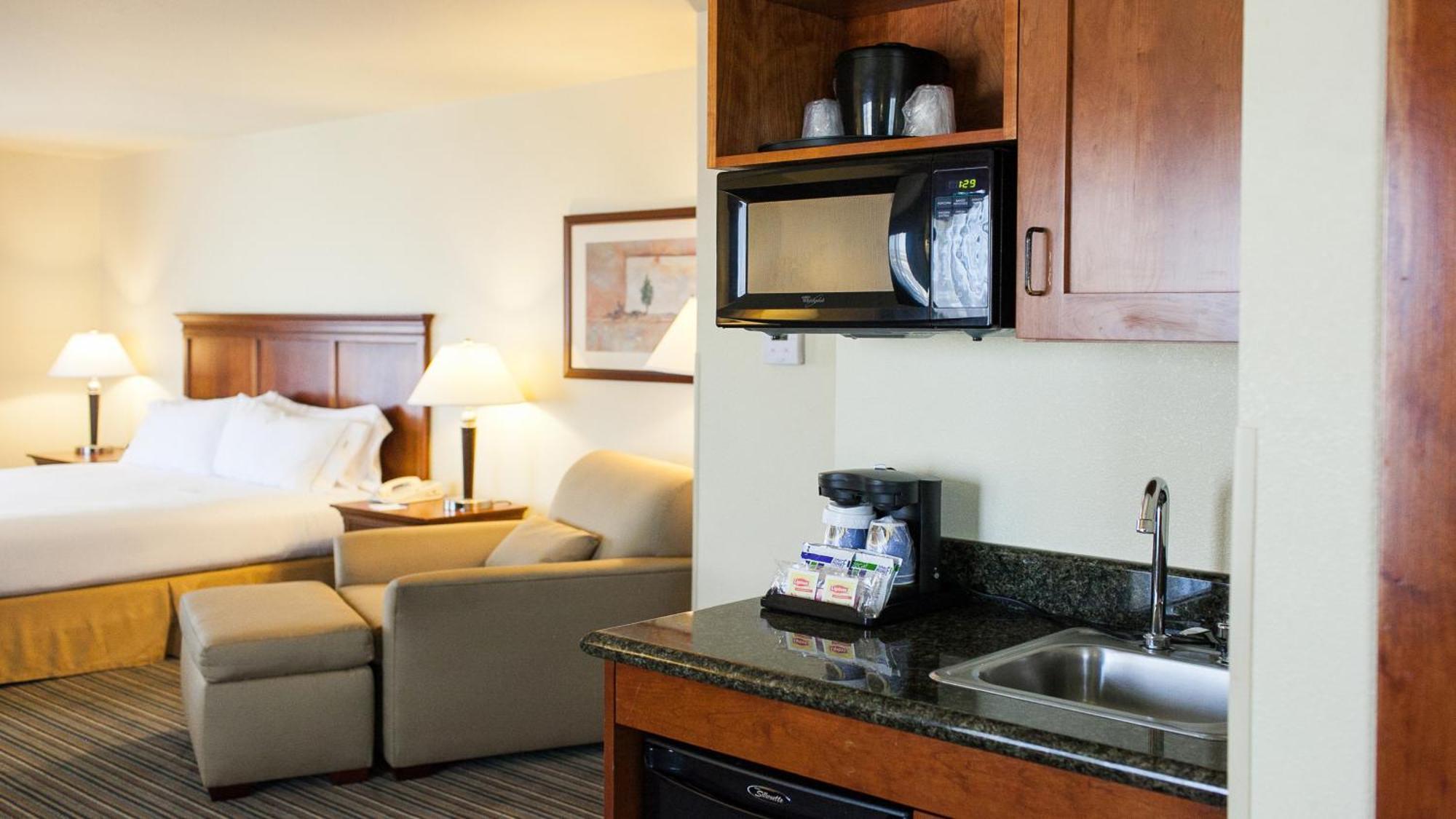 Holiday Inn Express Turlock By Ihg Экстерьер фото