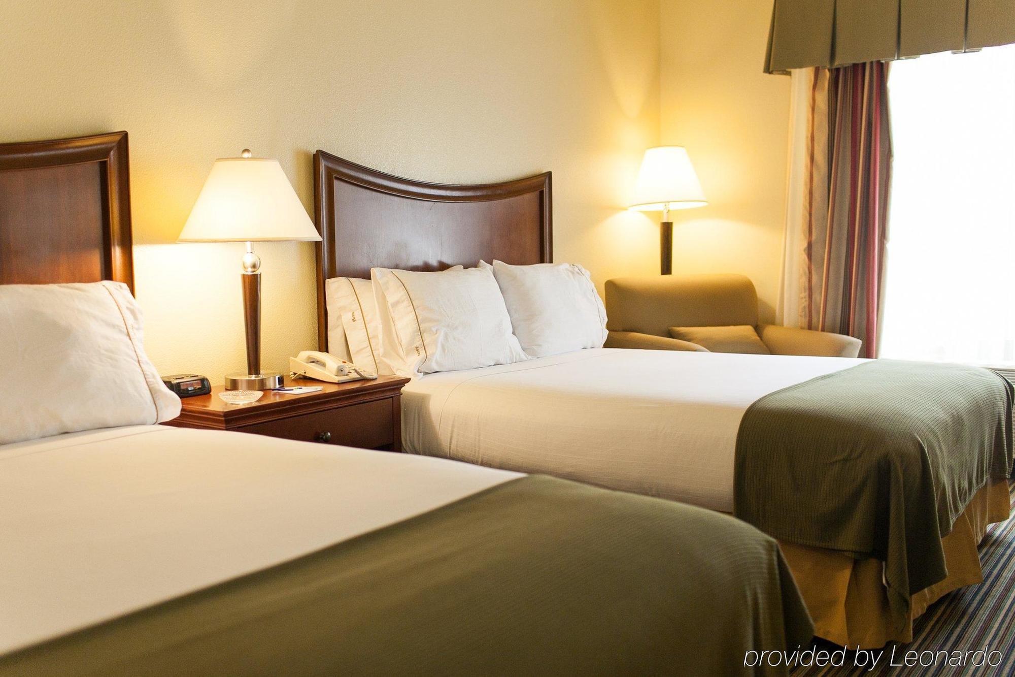Holiday Inn Express Turlock By Ihg Экстерьер фото